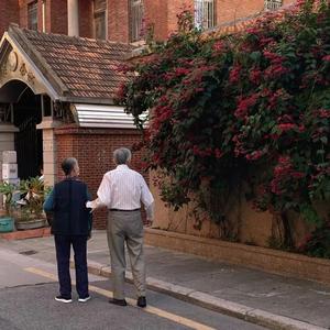 日文那通讯联络底牌日本女同性恋裸体拍照
